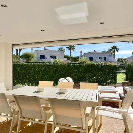 Cypress 3bed With Terrace And Pool Access By Cleverdetails Villa *