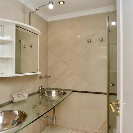 Cypress 3bed With Terrace And Pool Access By Cleverdetails Vilamoura