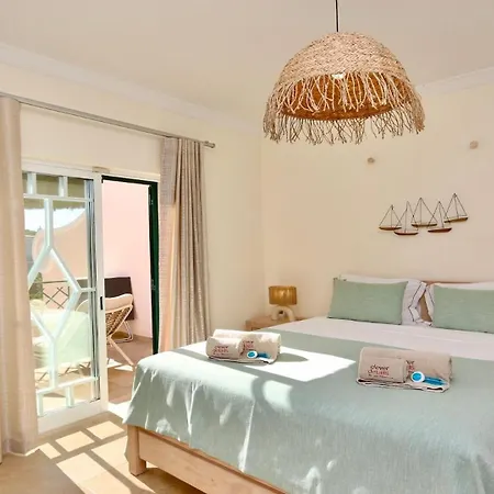 Cypress 3bed With Terrace And Pool Access By Cleverdetails Villa *