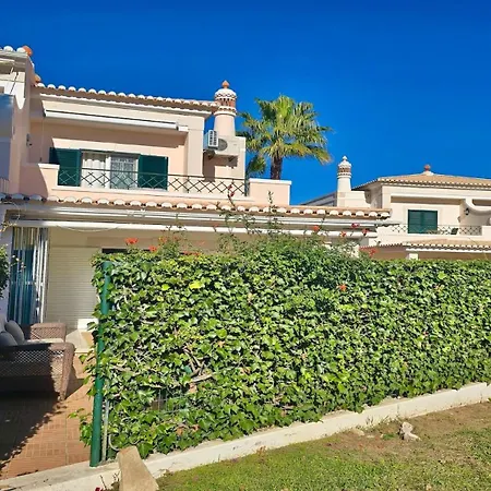 Cypress 3bed With Terrace And Pool Access By Cleverdetails Villa *