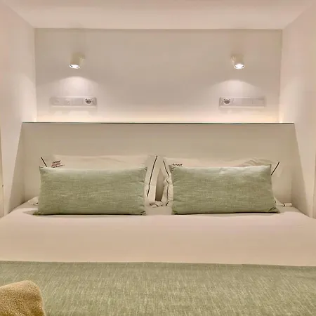 Cypress 3bed With Terrace And Pool Access By Cleverdetails 빌라모라